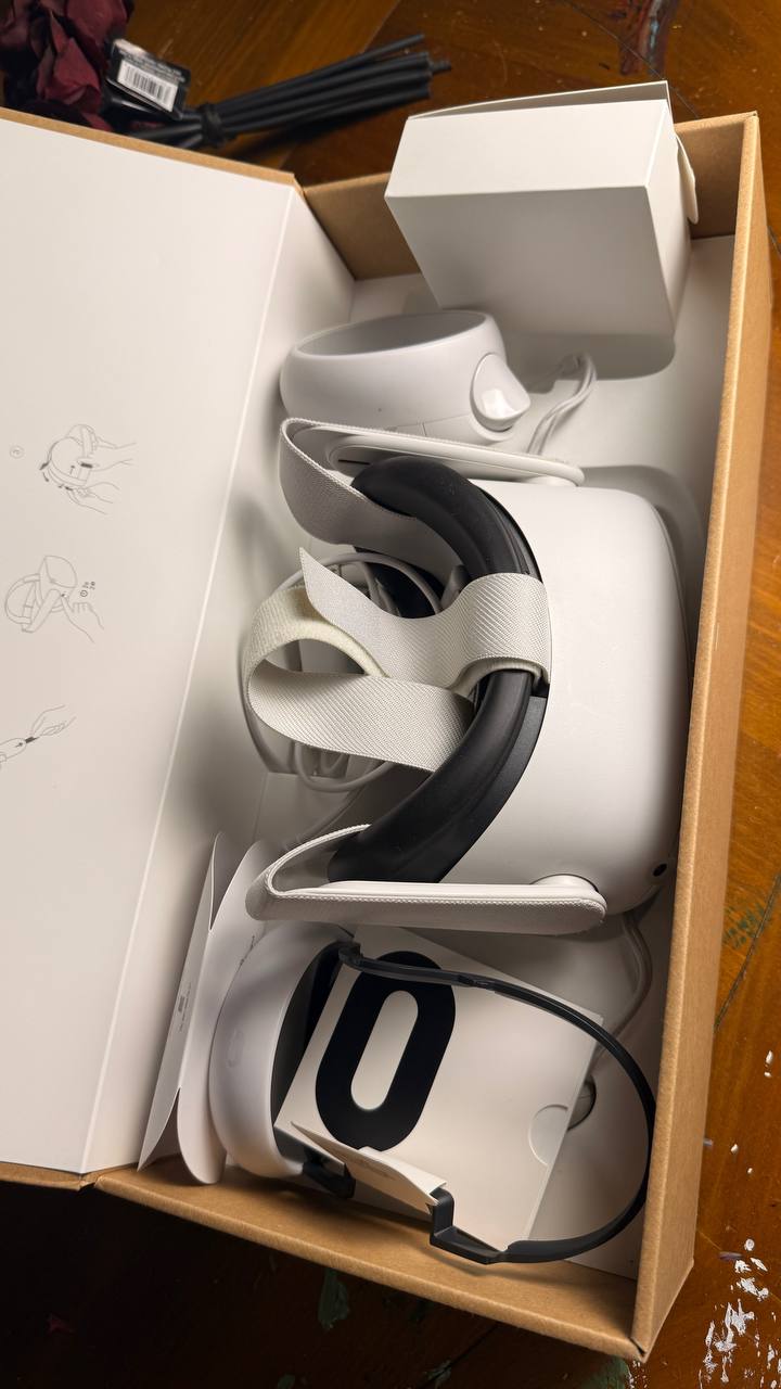 Oculus Quest 2 VR Headset