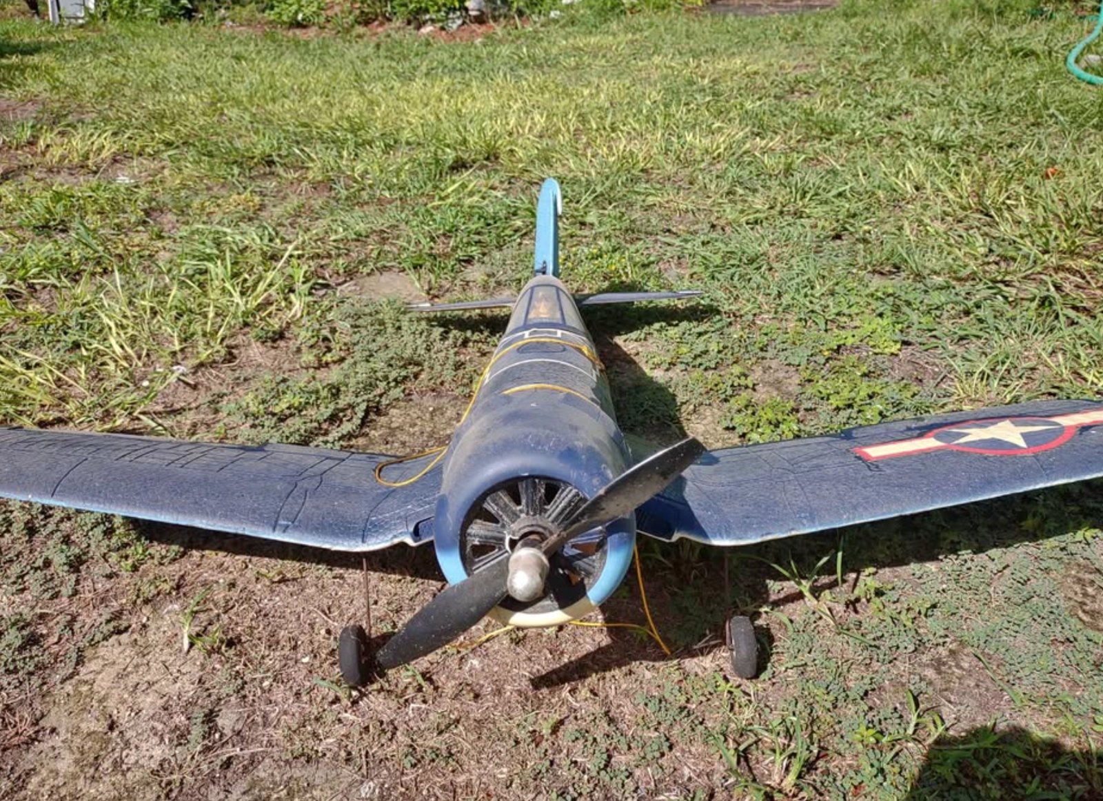 Радиоуправляемая модель самолета F4U Corsair